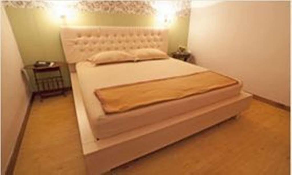 Mojokerto Classic Homestay Exterior foto